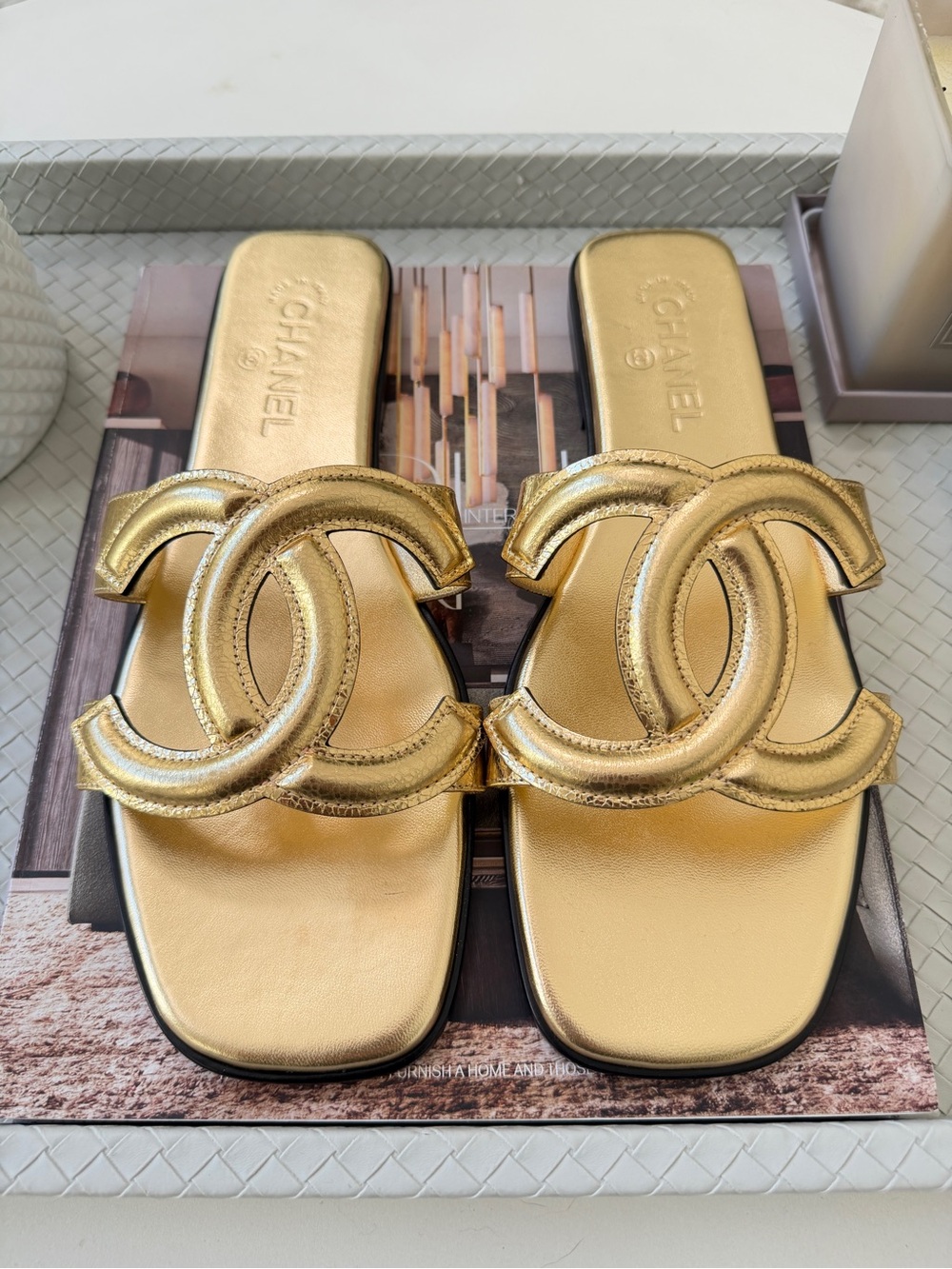 Chanel SS 26 Blazy Gold Crackled Leather CC Logo Slides Flat Mules Sandals 41 - Picture 4 of 17